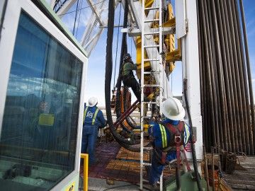 Fracking rig workers in BC climb tower