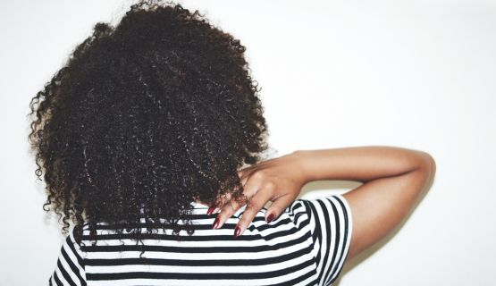 neck_shoulder_pain_woman_striped_black_white Thumbnail